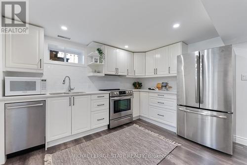 103 Wise Crescent, Hamilton, ON - Indoor Photo Showing Kitchen