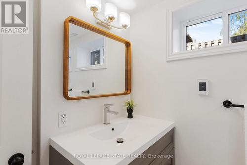 103 Wise Crescent, Hamilton, ON - Indoor Photo Showing Bathroom