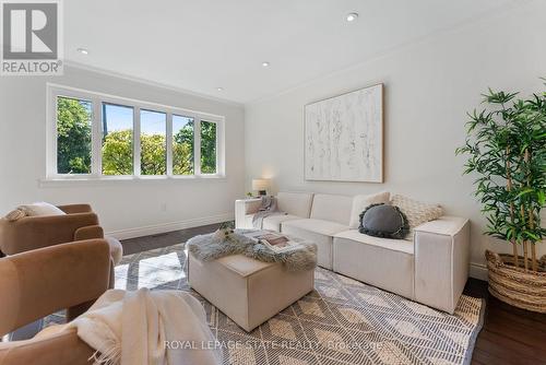 103 Wise Crescent, Hamilton, ON - Indoor Photo Showing Living Room