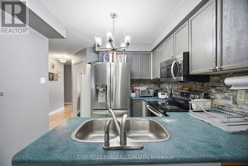 33 Farmers Avenue, Ajax, ON - Indoor Photo Showing Kitchen With Double Sink