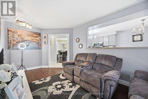 33 Farmers Avenue, Ajax, ON - Indoor Photo Showing Living Room