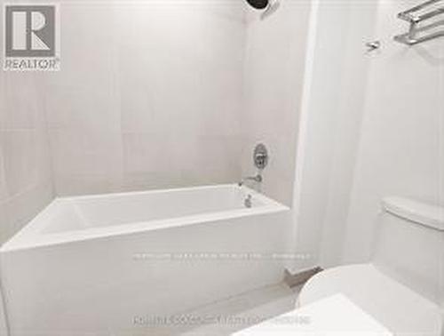 Ph09 - 1000 Portage Parkway, Vaughan, ON - Indoor Photo Showing Bathroom