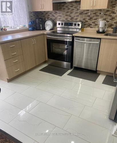 7 - 170 Spadina Road, Brampton, ON - Indoor Photo Showing Kitchen
