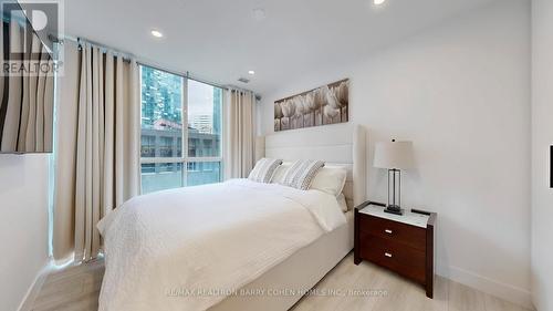 618 - 51 Lower Simcoe Street, Toronto, ON - Indoor Photo Showing Bedroom