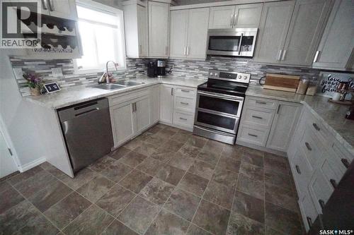 234 Lillooet Street W, Moose Jaw, SK - Indoor Photo Showing Kitchen With Double Sink