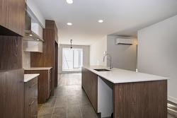 3182A Rue Roger  Sainte-Marthe-Sur-Le-Lac, QC J0N 1P0