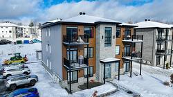 221 Boul. Louis-Joseph-Papineau  Cowansville, QC J2K 0E4