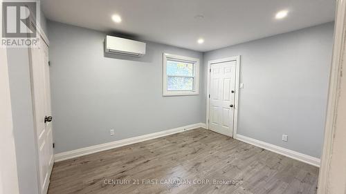 Upper Apartment - 17 Carfrae Crescent, London South (South F), ON 