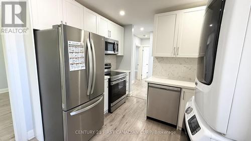 Upper Apartment - 17 Carfrae Crescent, London South (South F), ON 