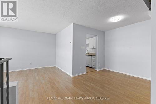 15B Woodvale Green, Ottawa, ON - Indoor Photo Showing Other Room