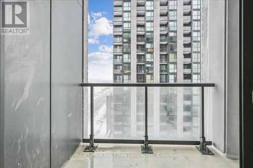 910B - 3071 Trafalgar Road, Oakville (Jm Joshua Meadows), ON -  With Balcony