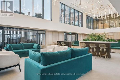 910B - 3071 Trafalgar Road, Oakville (Jm Joshua Meadows), ON - Indoor