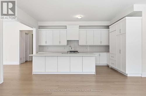 15 Saxby Farm Avenue, King, ON - Indoor Photo Showing Kitchen