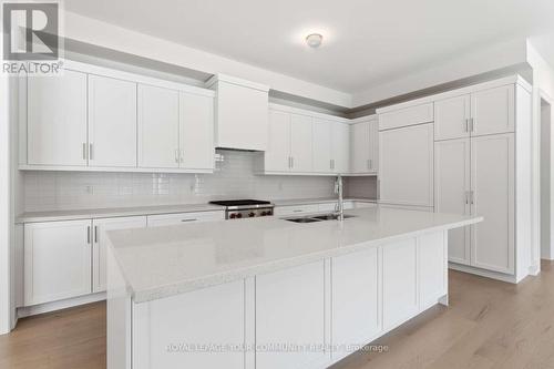 15 Saxby Farm Avenue, King, ON - Indoor Photo Showing Kitchen