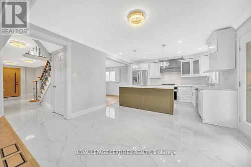 6062 Prairie Circle, Mississauga, ON -  Photo Showing Kitchen