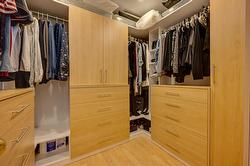 Walk-in closet - 