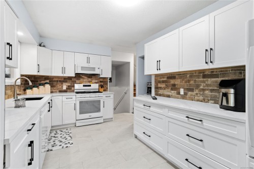 7554 Superior Rd, Lantzville, BC 