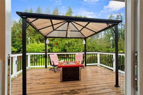 7554 Superior Rd, Lantzville, BC 