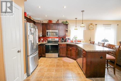 3935 Lower Coach Road, Fort Erie (Stevensville), ON - Indoor Photo Showing Kitchen With Stainless Steel Kitchen
