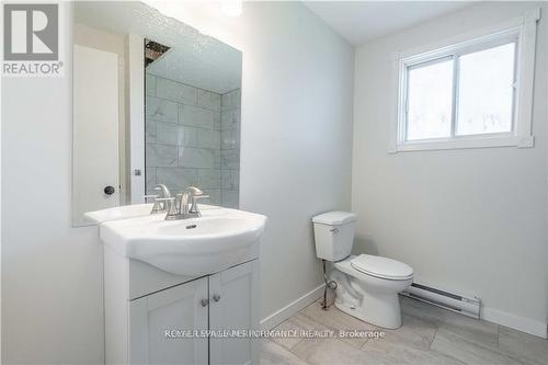 31 Church Street, North Dundas, ON - Indoor Photo Showing Bathroom