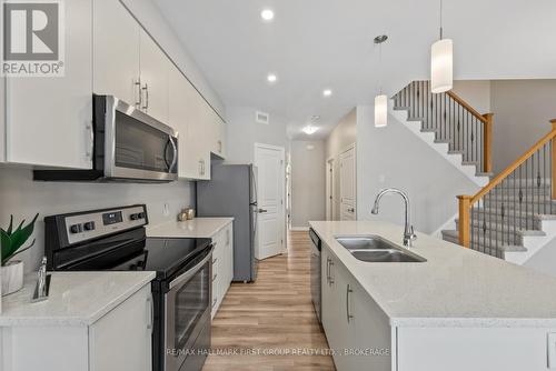 928 Riverview Way, Kingston (Kingston East (Incl Barret Crt)), ON - Indoor Photo Showing Kitchen With Double Sink With Upgraded Kitchen