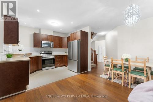622 Moorpark Avenue, Ottawa, ON - Indoor Photo Showing Kitchen With Stainless Steel Kitchen
