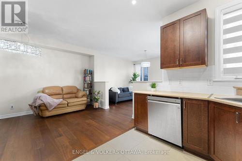 622 Moorpark Avenue, Ottawa, ON - Indoor Photo Showing Kitchen