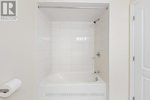 622 Moorpark Avenue, Ottawa, ON - Indoor Photo Showing Bathroom