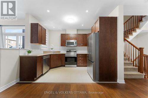 622 Moorpark Avenue, Ottawa, ON - Indoor Photo Showing Kitchen With Stainless Steel Kitchen