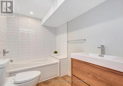 1598 Botsford Street, Ottawa, ON - Indoor Photo Showing Bathroom