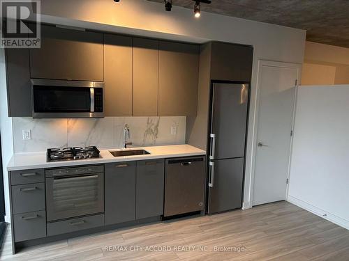 402 - 458 Richmond Street W, Toronto, ON - Indoor Photo Showing Kitchen