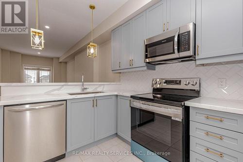 41 Crossings Way N, Hamilton, ON - Indoor Photo Showing Kitchen With Stainless Steel Kitchen