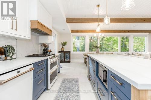 545 Oxbow Park Drive, Wasaga Beach, ON - Indoor Photo Showing Kitchen With Upgraded Kitchen