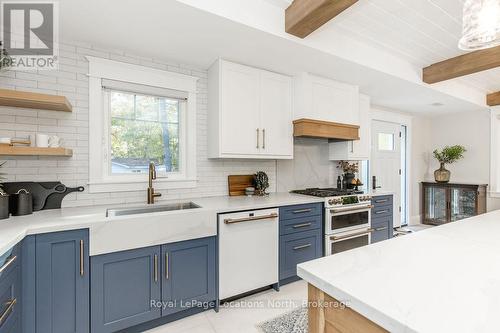 545 Oxbow Park Drive, Wasaga Beach, ON - Indoor Photo Showing Kitchen