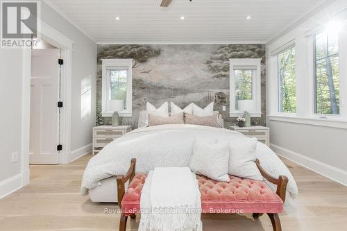 545 Oxbow Park Drive, Wasaga Beach, ON - Indoor Photo Showing Bedroom