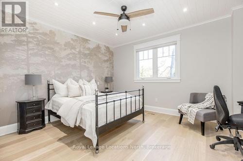 545 Oxbow Park Drive, Wasaga Beach, ON - Indoor Photo Showing Bedroom