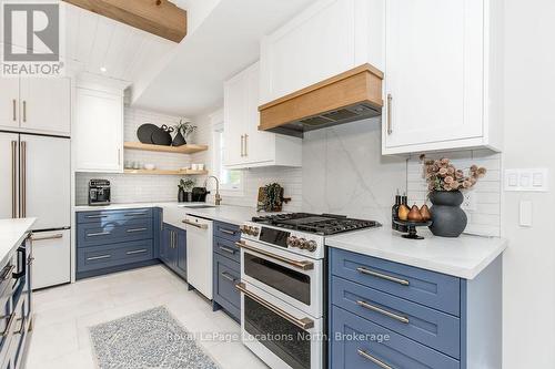 545 Oxbow Park Drive, Wasaga Beach, ON - Indoor Photo Showing Kitchen With Upgraded Kitchen