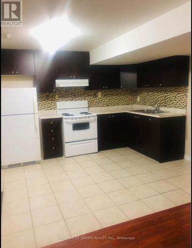 Bsmt - 5623 Whitehorn Avenue, Mississauga, ON - Indoor Photo Showing Kitchen
