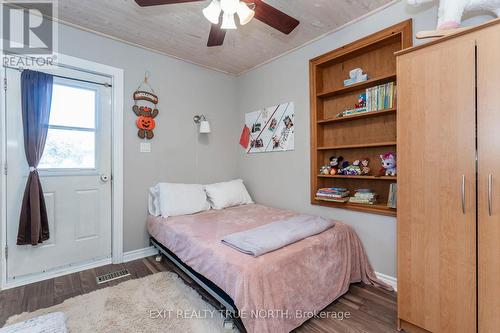 8254 93 Highway, Tiny, ON - Indoor Photo Showing Bedroom