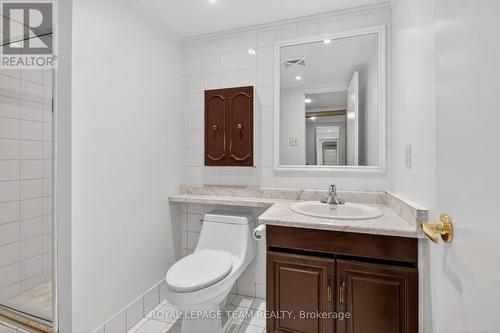 Main bathroom - 545 St Laurent Boulevard, Ottawa, ON - Indoor Photo Showing Bathroom