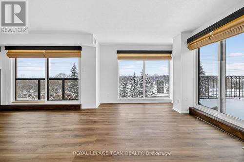 545 St Laurent Boulevard, Ottawa, ON - Indoor