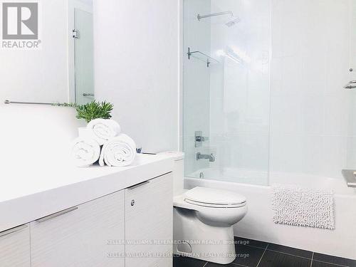 2307 - 318 Richmond Street W, Toronto, ON - Indoor Photo Showing Bathroom