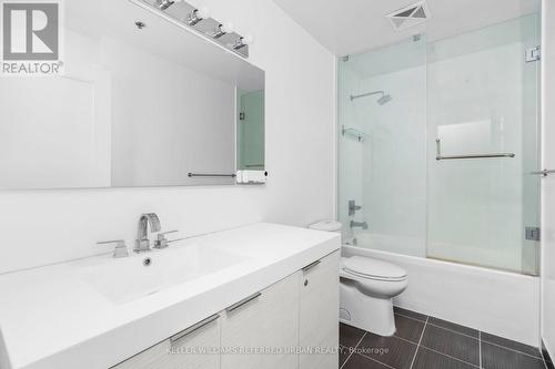 2307 - 318 Richmond Street W, Toronto, ON - Indoor Photo Showing Bathroom