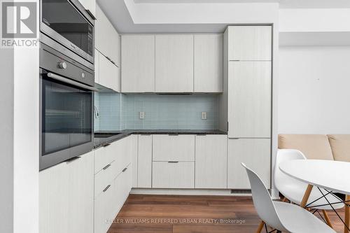 2307 - 318 Richmond Street W, Toronto, ON - Indoor Photo Showing Kitchen