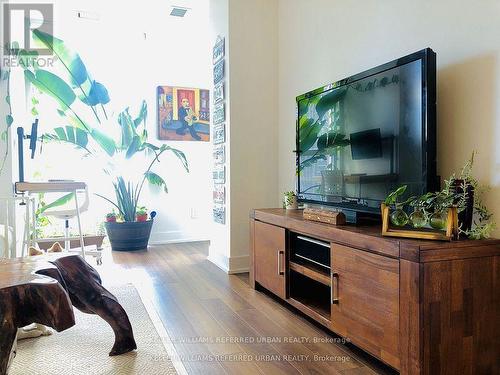 2307 - 318 Richmond Street W, Toronto, ON - Indoor