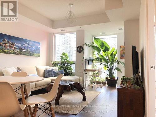 2307 - 318 Richmond Street W, Toronto, ON - Indoor