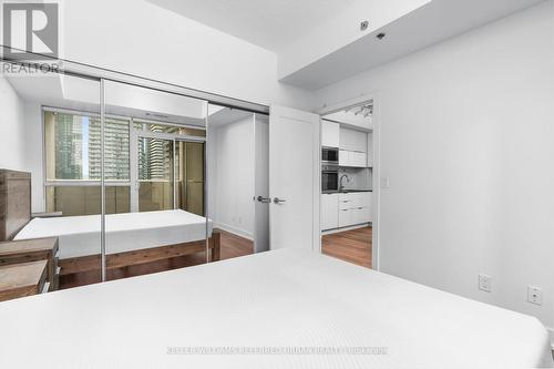 2307 - 318 Richmond Street W, Toronto, ON - Indoor Photo Showing Bedroom