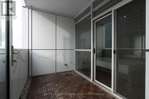 2307 - 318 Richmond Street W, Toronto, ON -  With Exterior