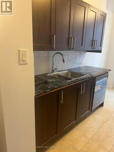 1503 - 633 Bay Street, Toronto, ON - Indoor Photo Showing Kitchen