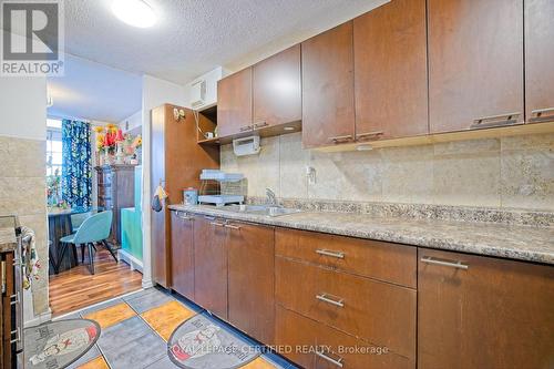 306 - 3120 Kirwin Avenue, Mississauga, ON - Indoor Photo Showing Kitchen With Double Sink